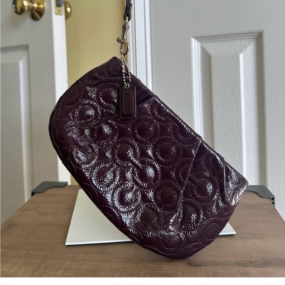 Stunning Coach Poppy leather large Y2K style large wristlet - Picture 1 of 5